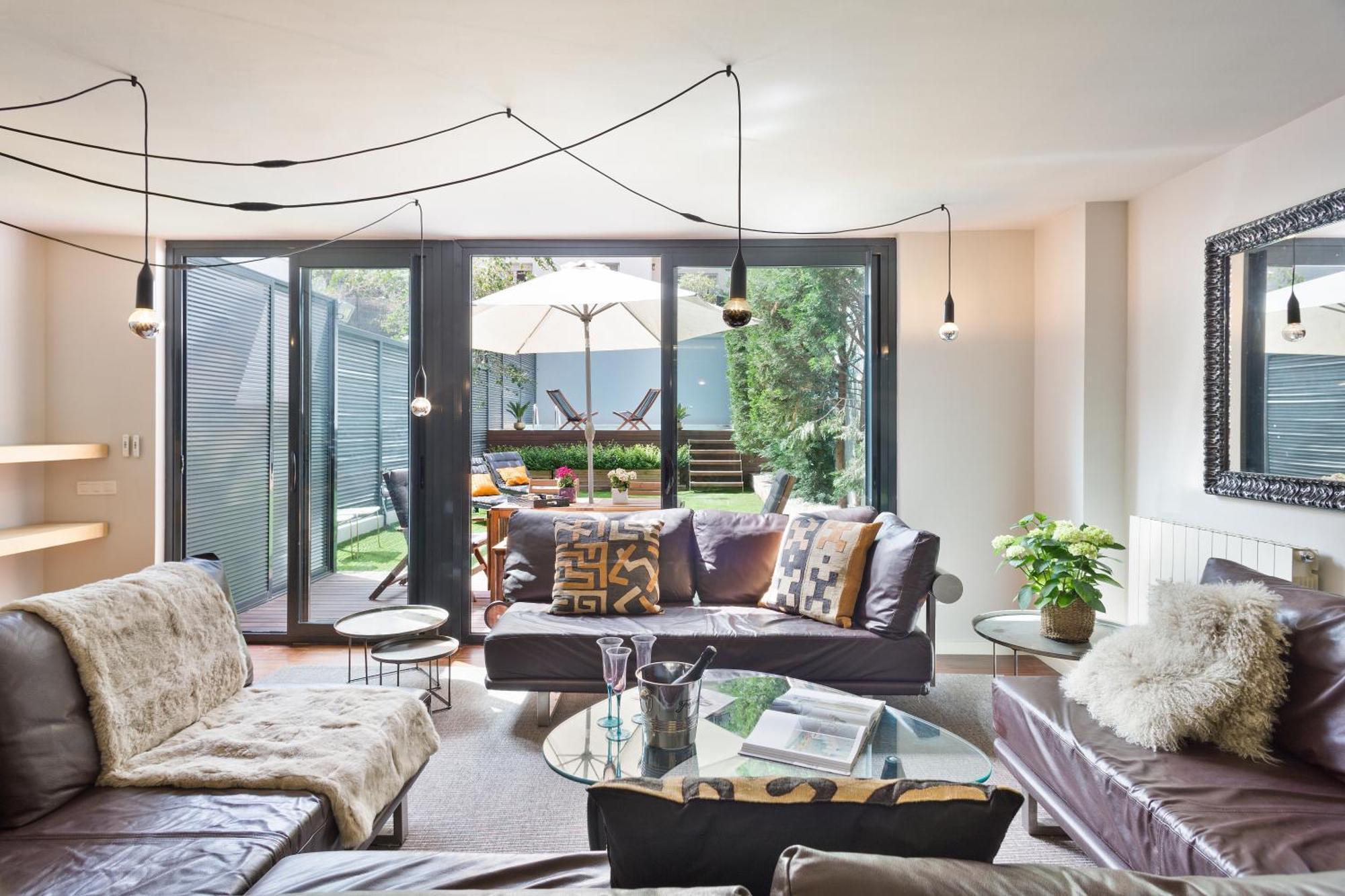 My Space Emirates - Modern Duplex With Private Garden And Swimming Pool Appartamento Barcellona