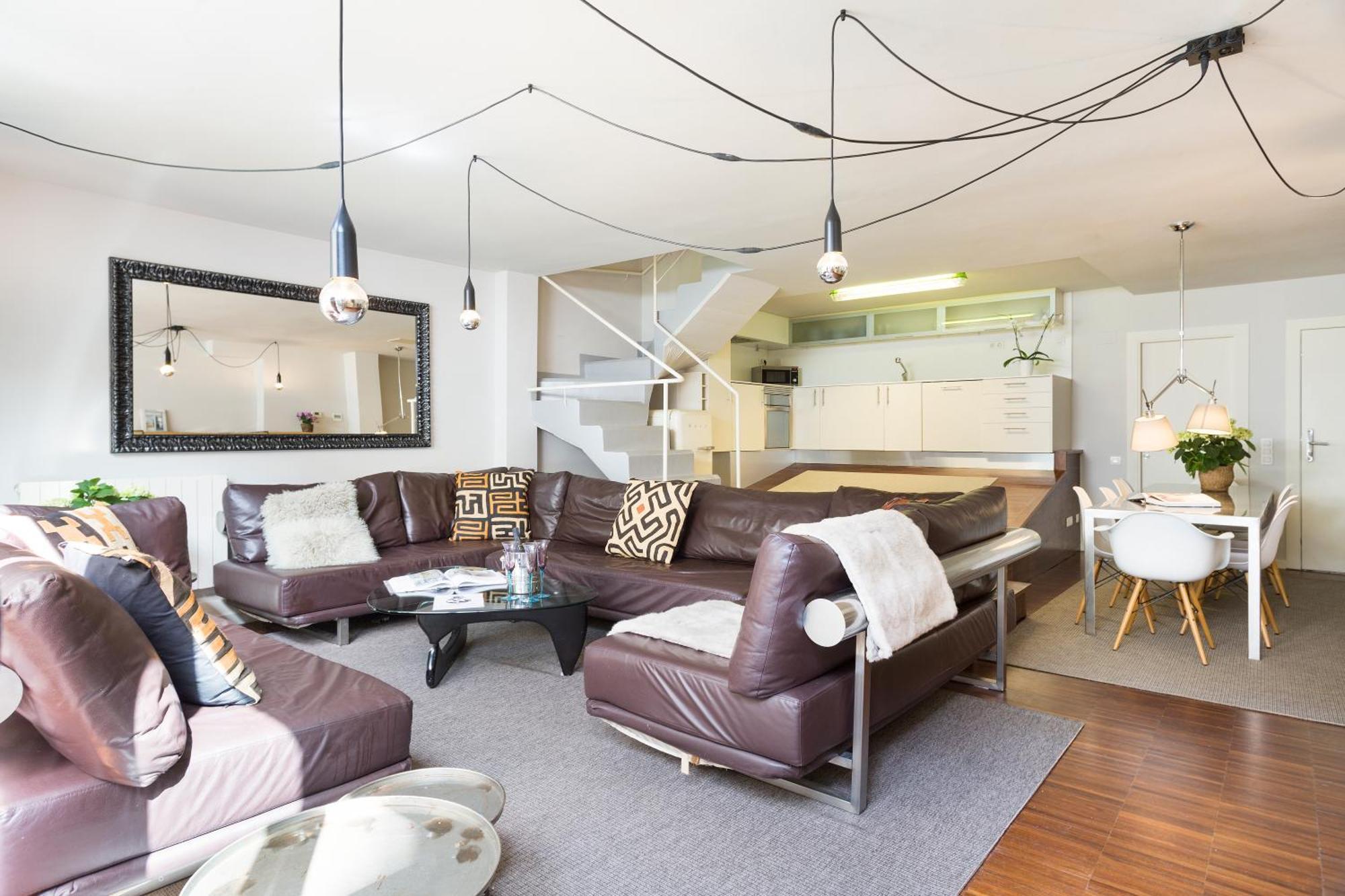 My Space Emirates - Modern Duplex With Private Garden And Swimming Pool Barcellona