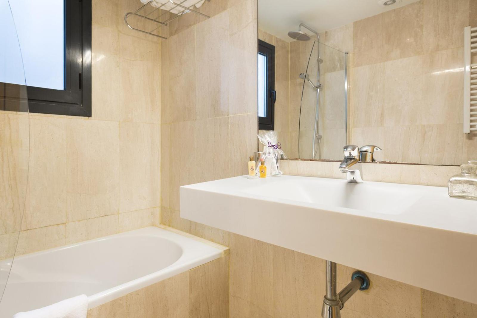 My Space Emirates - Modern Duplex With Private Garden And Swimming Pool Appartamento