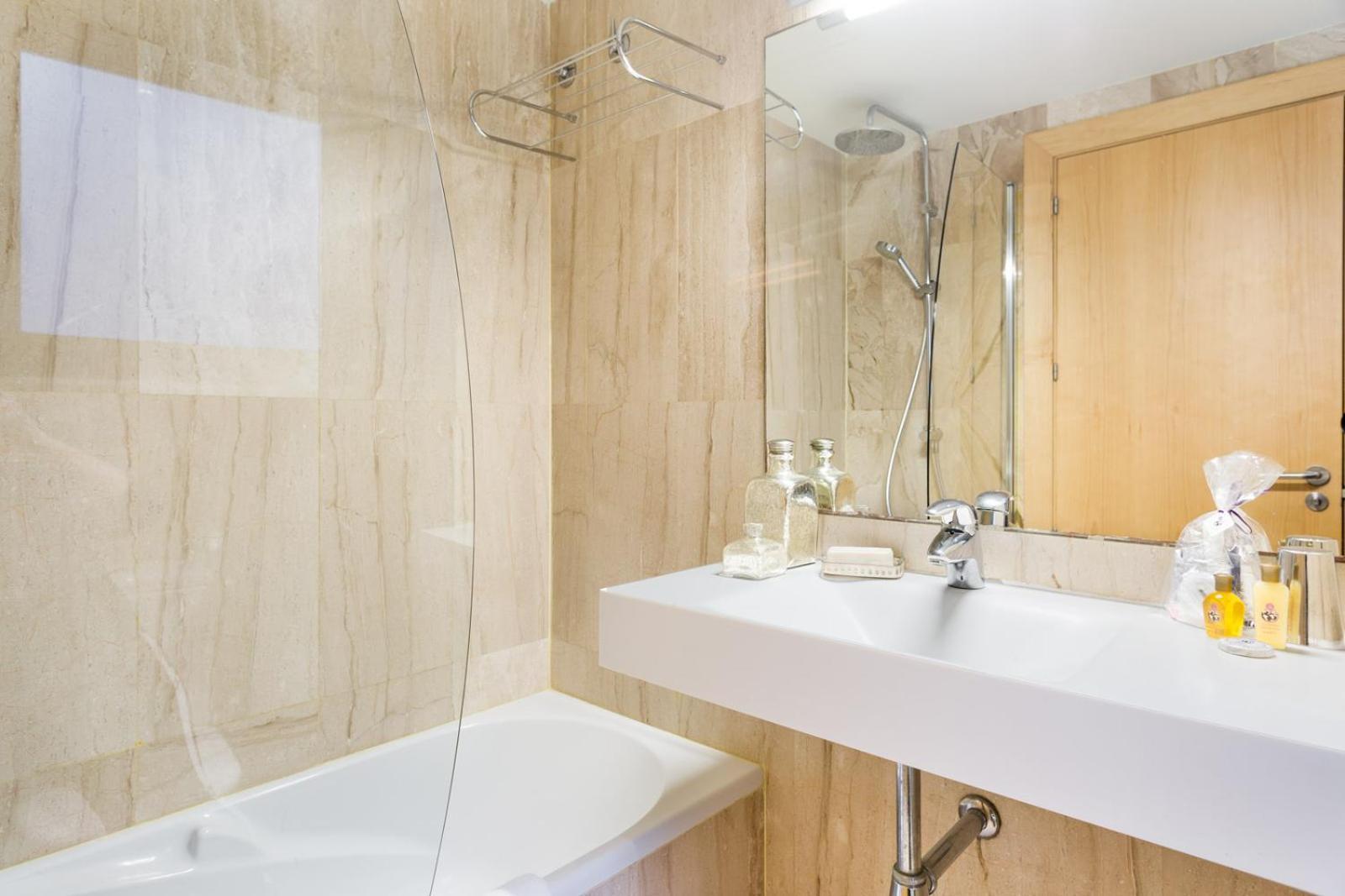 My Space Emirates - Modern Duplex With Private Garden And Swimming Pool * Barcellona
